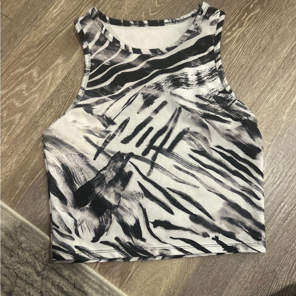 Women’s athletic top